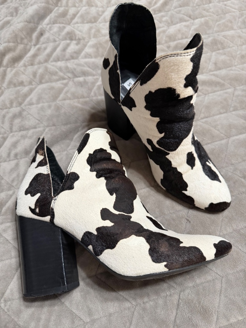 Steve Madden Cow print booties size 7.5 - Picture 2 of 5